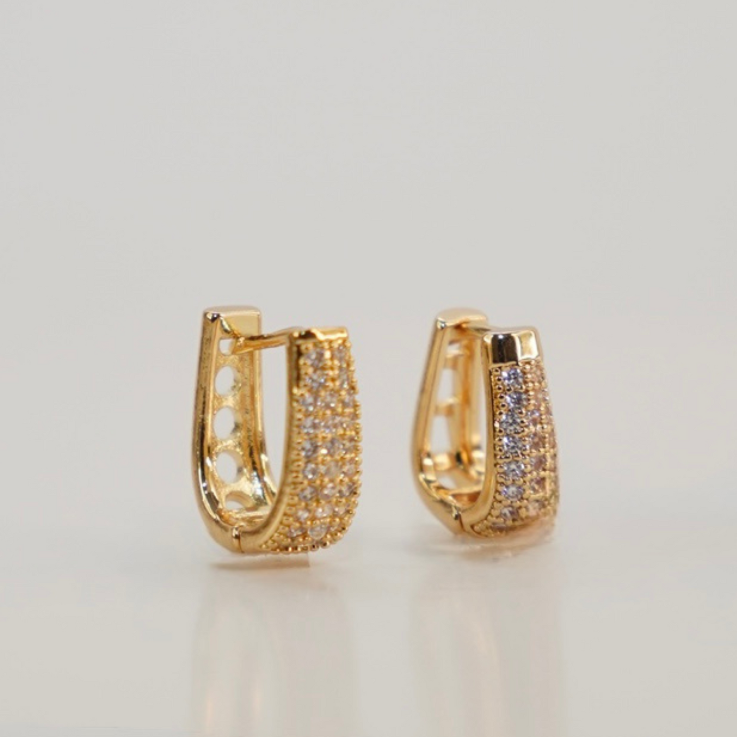 Délicat Gemstones Hoops