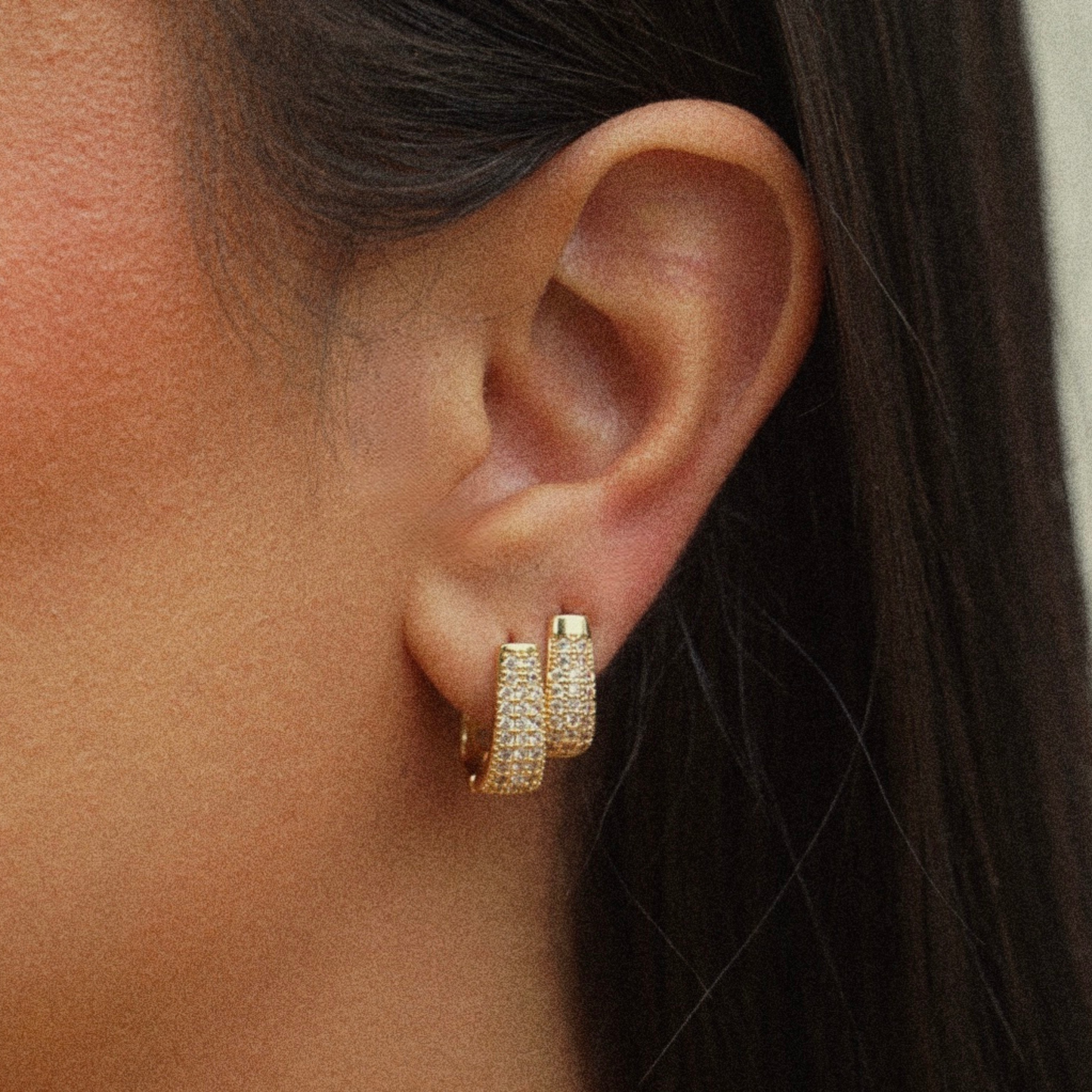 Délicat Gemstones Hoops