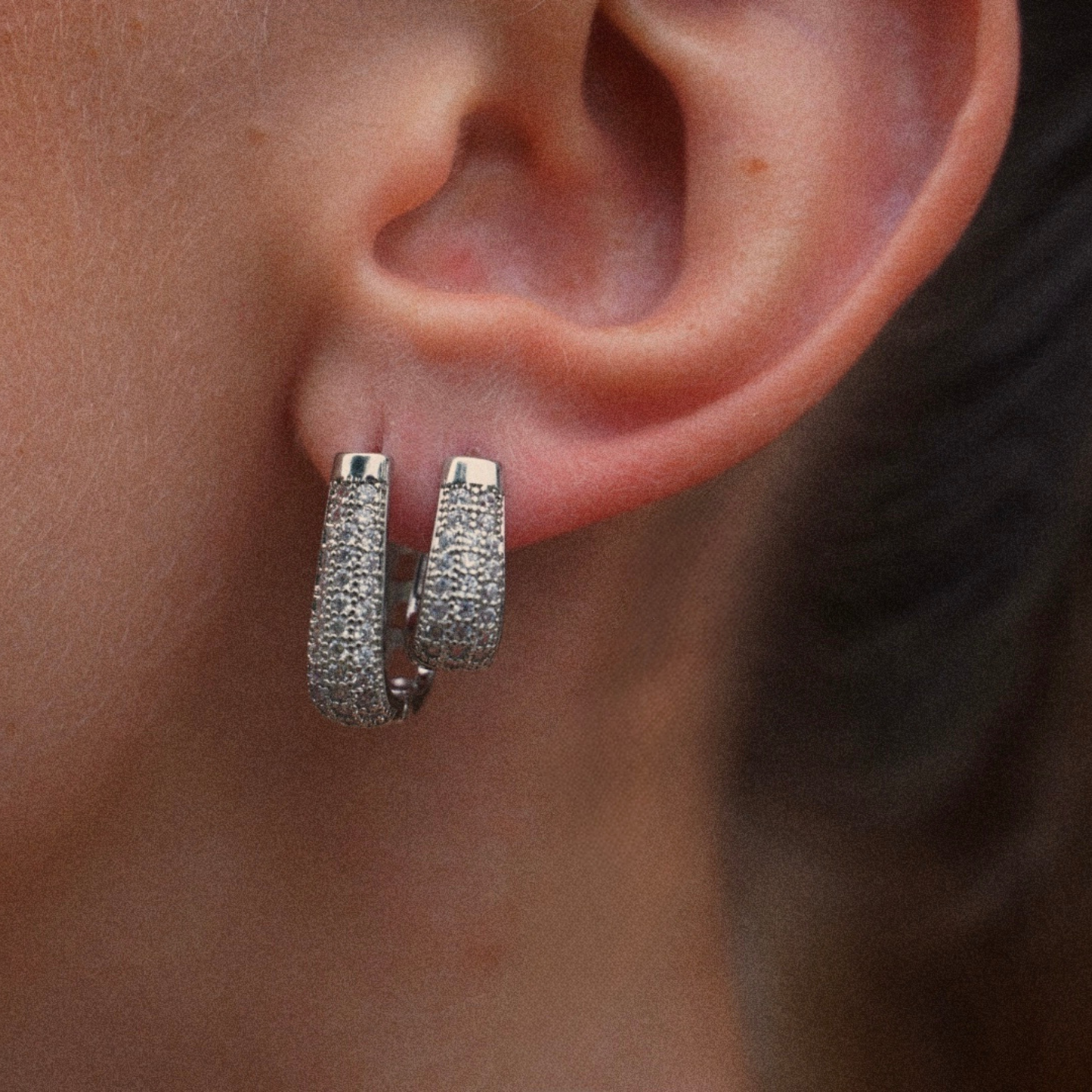 Délicat Silver Gemstones Hoops