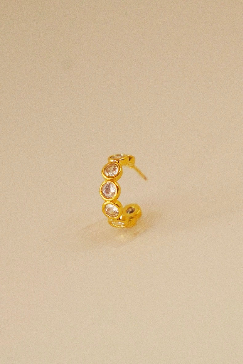 Petite Lumiere Hoops