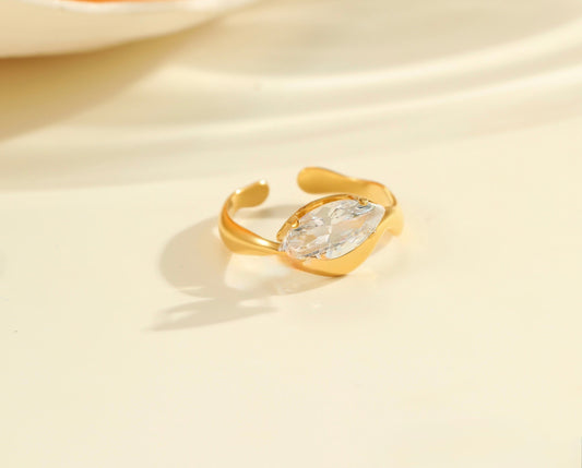 Lumi Marquise Ring