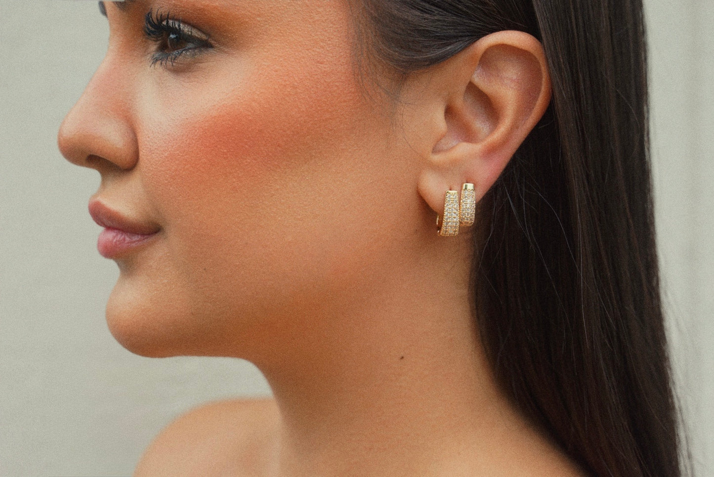 Délicat Gemstones Hoops